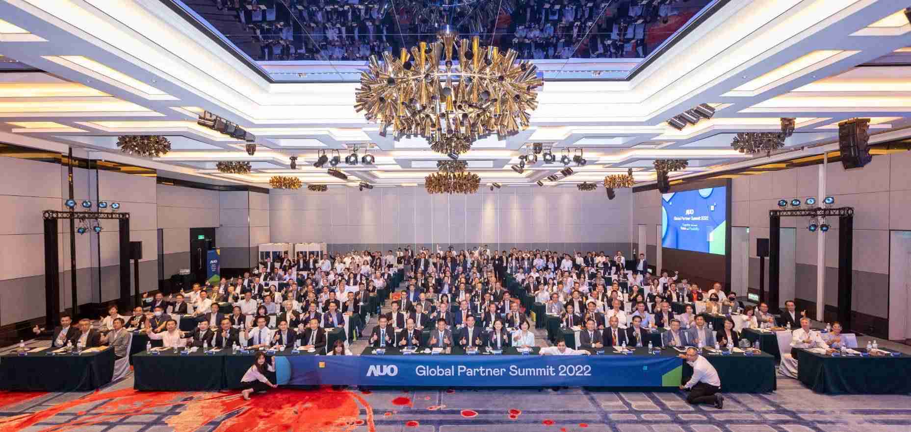 友達推動「安心、、、創新、、、用心、、、、同心、、、盡心」五星職旅，，，為菲籍員工打造全方位照護，，，，首度贏得「人權實踐與發展領袖獎」殊榮