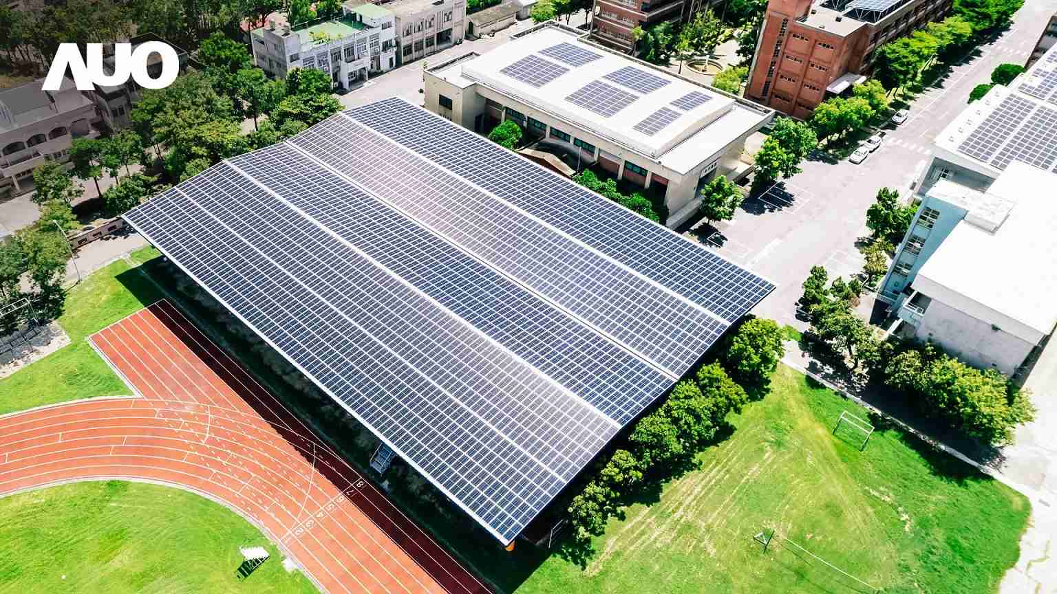 PG国际SunSteel光电整合型浪板具备快速安装、、、、轻量化优势,,,可提升15%发电效能,,通过国际IEC与台湾VPC认证安全、、、、防漏、、、耐候标准